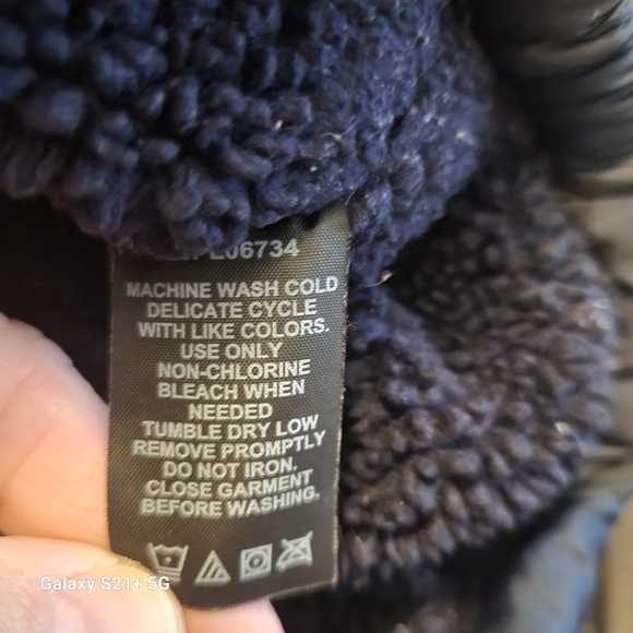 Nautica coat size 2T has some pulls - Picture 3 of 5